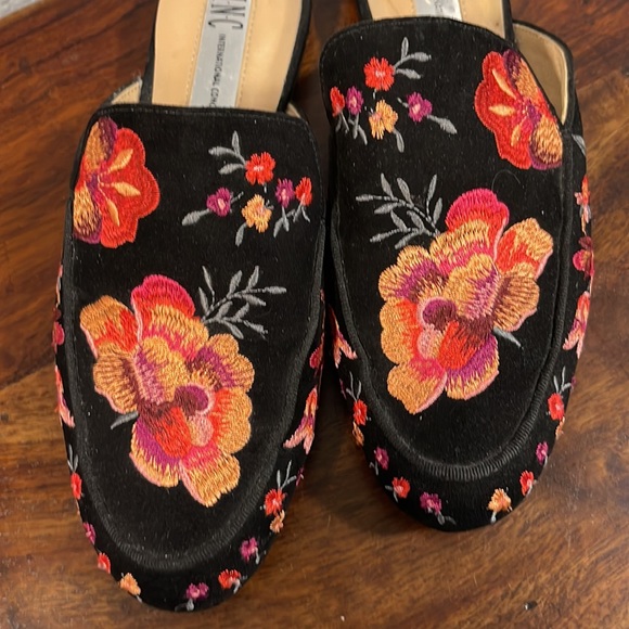 Black flats. Floral embroidery. Adorable mules by INC in Women’s Size 6. New. 🌺 - Picture 2 of 11